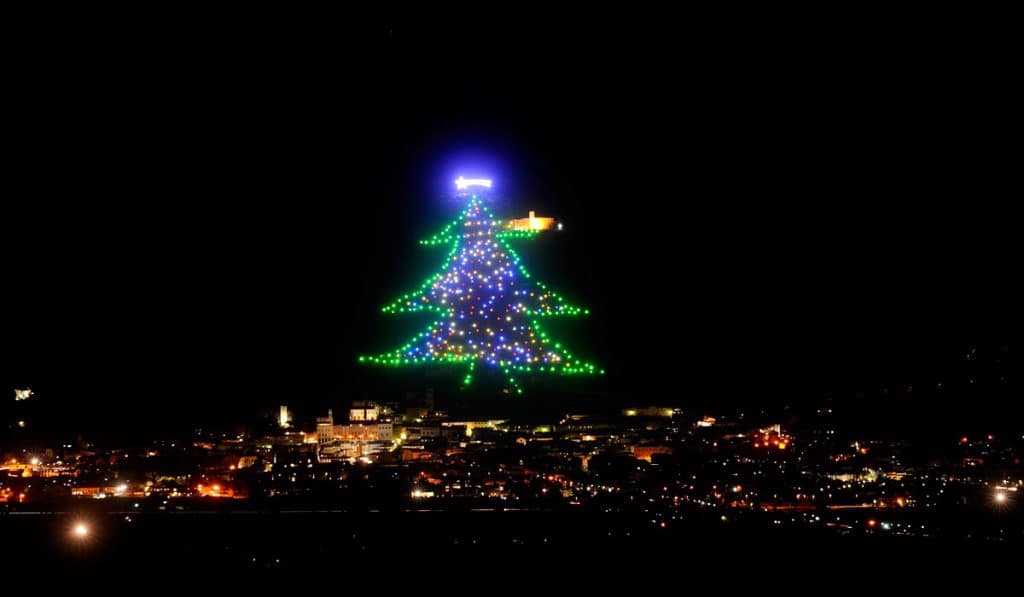 Accensione a Gubbio dell'Albero di Natale più grande del mondo!